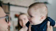 宝宝经常吐奶的原因