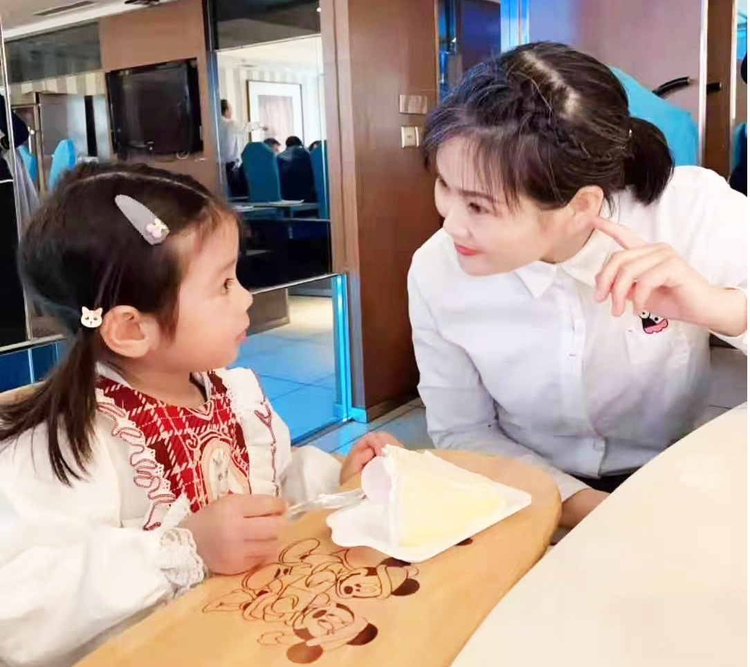 儿童陪伴师的职业前景（儿童陪伴师热心陪伴，打造幸福童年）